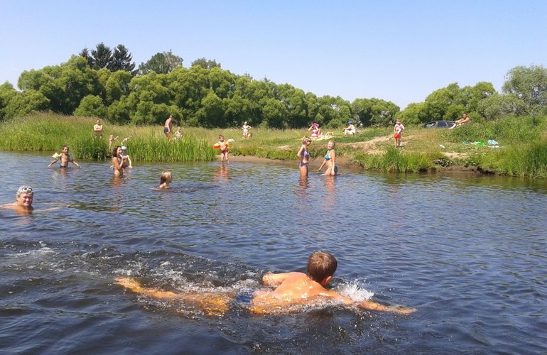 Накануне купального сезона спасатели напоминают житомирянам правила поведения на воде