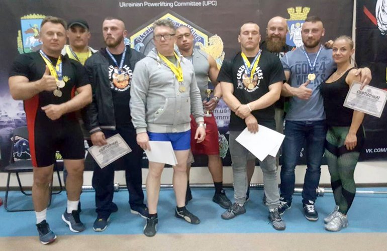 Житомирские богатыри привезли медали с чемпионата по пауэрлифтингу