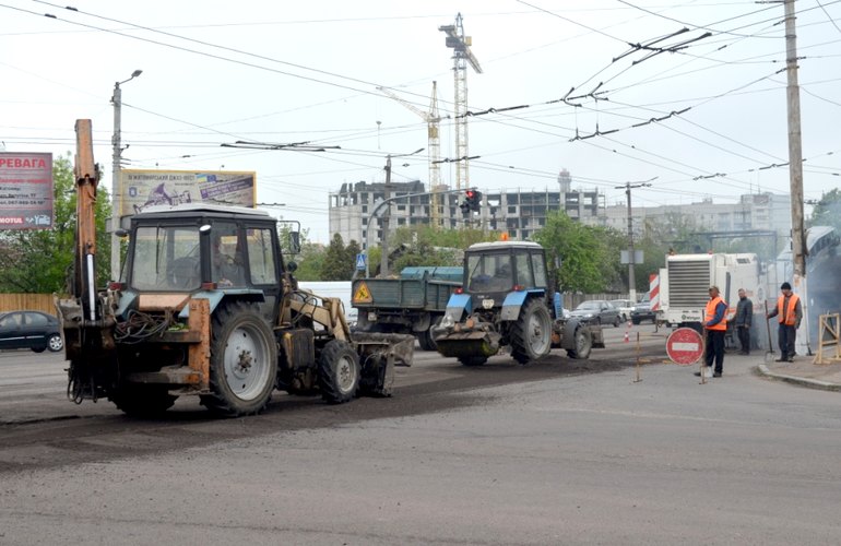 Вместо трех центральных улиц Житомира решили отремонтировать дороги в других районах города