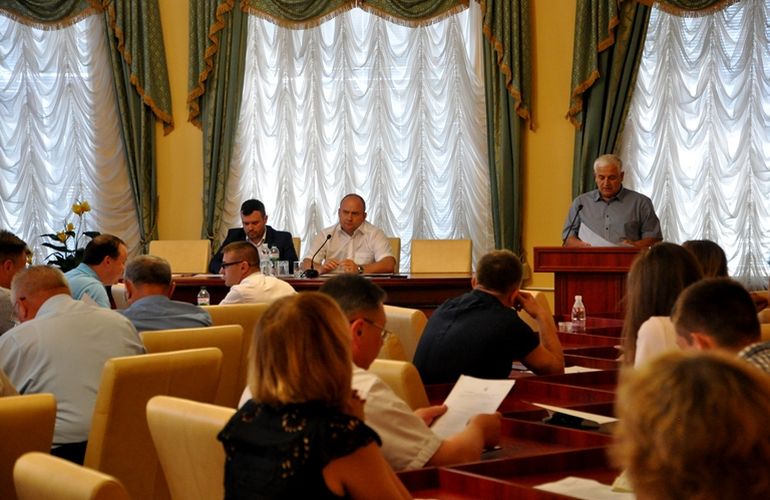 Депутати Житомирської облради погодили внесення змін до бюджета та збільшення премії ім. Огієнка