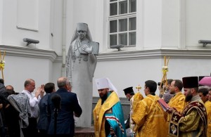  В Житомире торжественно открыли и освятили памятник Ивану Огиенко – митрополиту Илариону. ФОТО 