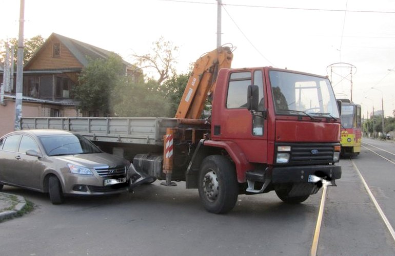 ДТП на перекрестке в Житомире парализовало движение трамваев. ФОТО
