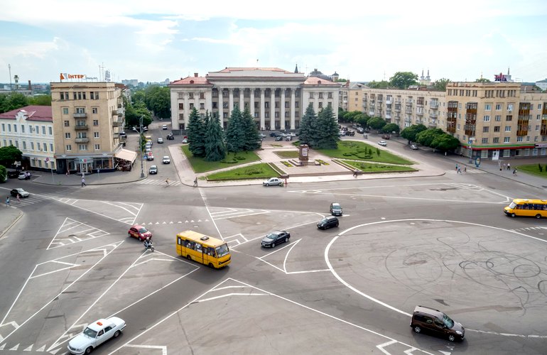 Официально: с 1 августа меняется круговое движение на площади Соборной в Житомире. ФОТО