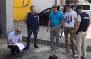  Стали известны подробности <b>задержания</b> в Житомире чиновника, попавшегося на взятке 