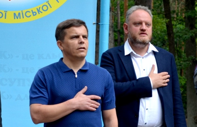Мэр Житомира Сухомлин и его заместитель Хренов продали свои личные автомобили