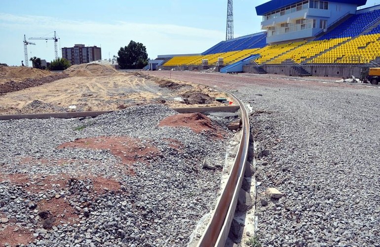 Гундич лично проверил работают ли строители в субботу на стадионе «Полесье» в Житомире
