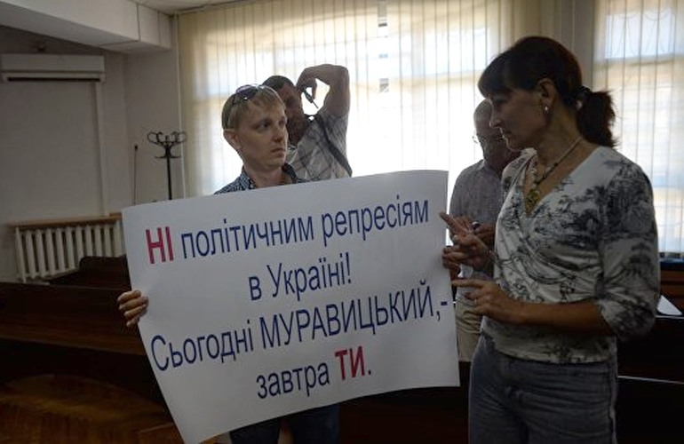 Активисты устроили словесную перепалку во время суда по делу журналиста Муравицкого