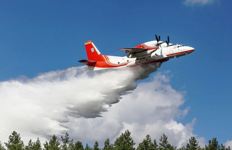На севере Житомирщины горит заповедник: масштабный пожар тушит авиация и более 200 человек