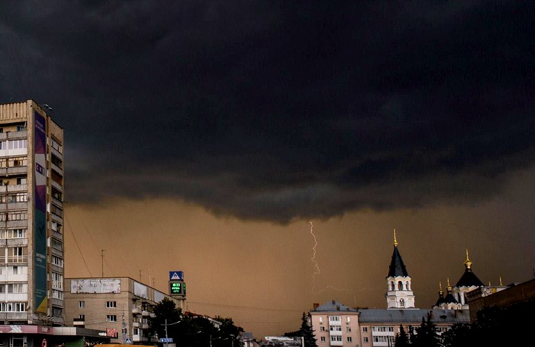 Непогода в Житомирской области обесточила более 70 населенных пунктов – облэнерго