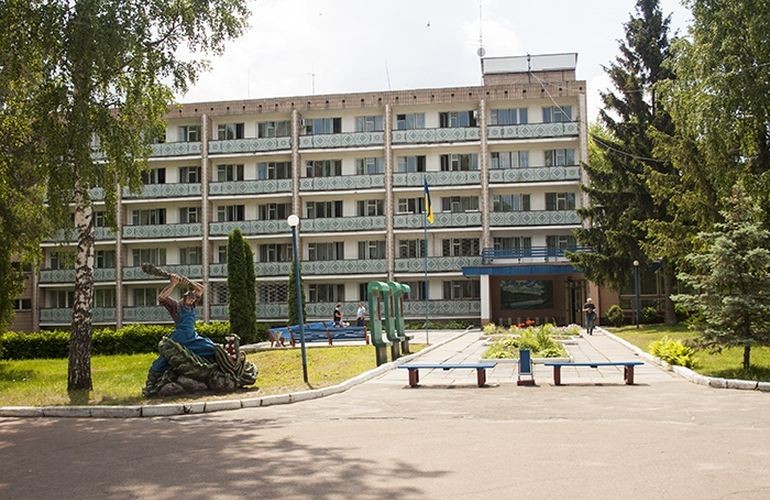 Компания с уставным капиталом в 100 гривен отремонтирует Житомирский центр вертебрологии