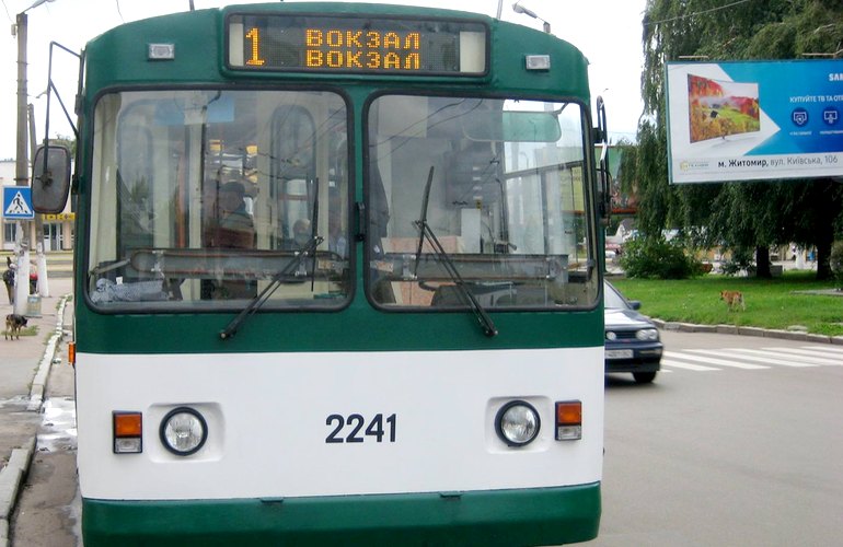 В Житомире по маршруту №1 курсирует ещё один отремонтированный троллейбус. ФОТО