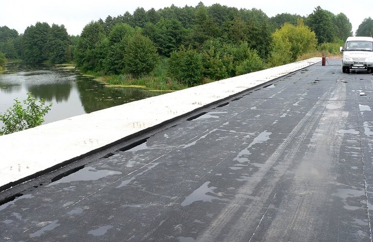 На Житомирщине завершается строительство моста через реку стоимостью в 6 млн грн. ФОТО
