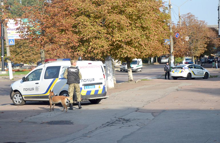 Подозрительная сумка в центре Житомира подняла на ноги полицию и взрывотехников. ФОТО