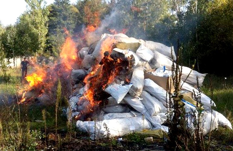 Житомирские правоохранители сожгли наркотиков на миллион гривен. ФОТО