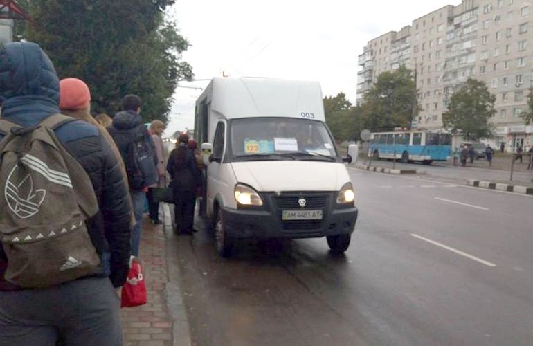 Утром на улицы Житомира вышли не все маршрутки. Мэрия обещает наказать перевозчиков штрафами. ФОТО