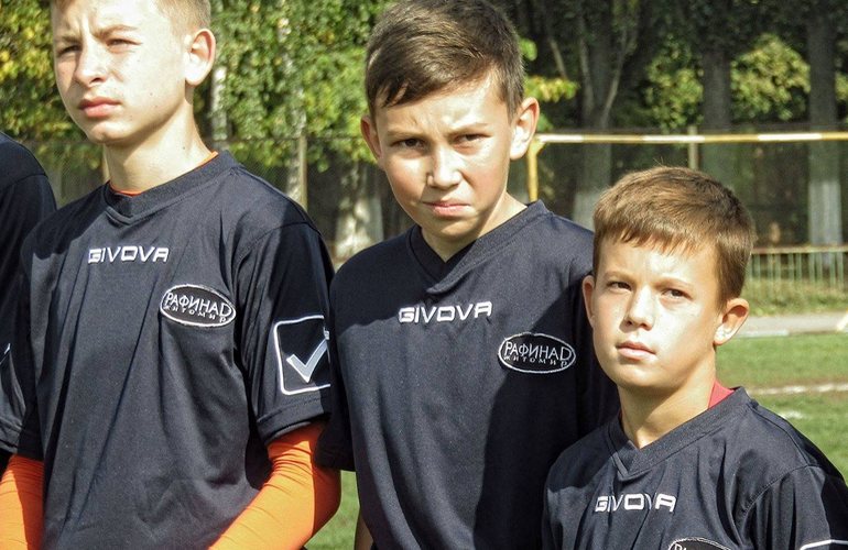 Стриптиз клуб стал спонсором детско-юношеской футбольной школы в Житомире. ФОТО