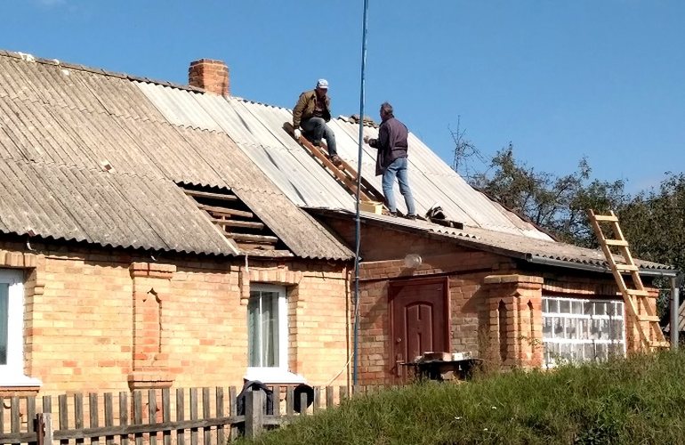 Из резервного фонда Житомирщины выделили 4 млн гривен на восстановление крыш в Бердичевском районе