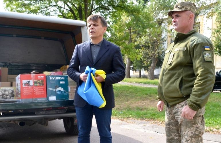 Житомирский горсовет собрал десантникам на передовую гуманитарную помощь. ФОТО