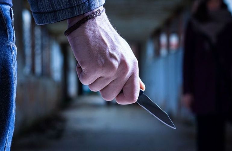 Вооруженные ножами грабители напали в Житомире на 42-летнего мужчину
