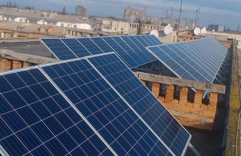 Житомирянин рассказал, сколько он экономит и зарабатывает благодаря солнечной электростанции на крыше дома