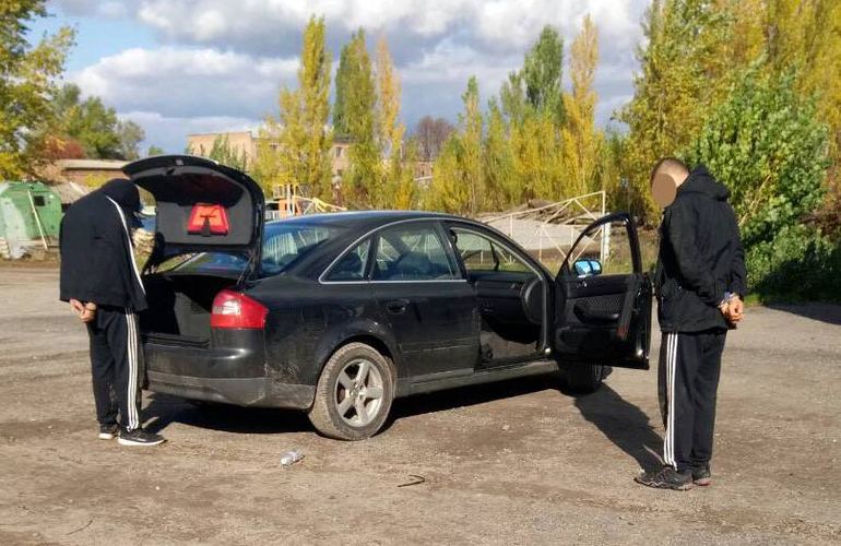 Неудачный перегон авто: в Бердичеве задержали банду, которая требовала от мужчины 40 тыс. долларов. ФОТО
