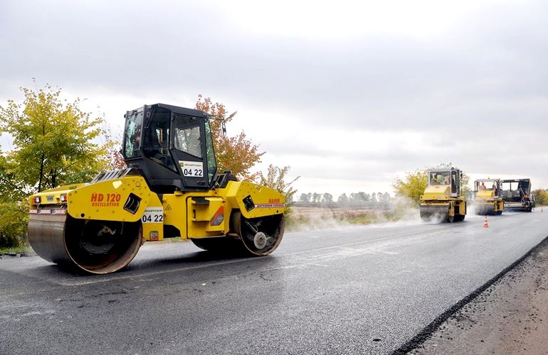 Южную часть житомирской объездной дороги ремонтирует компания из Беларуси. ФОТО