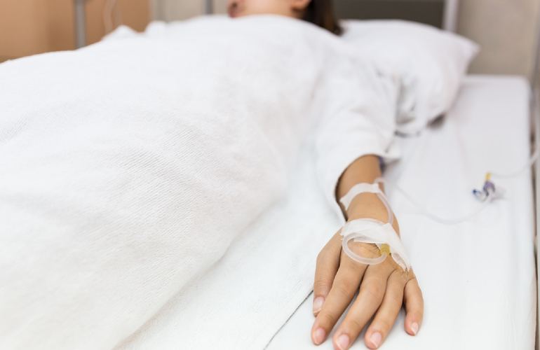 Зверски избитая 17-летняя девушка умерла в больнице на Житомирщине