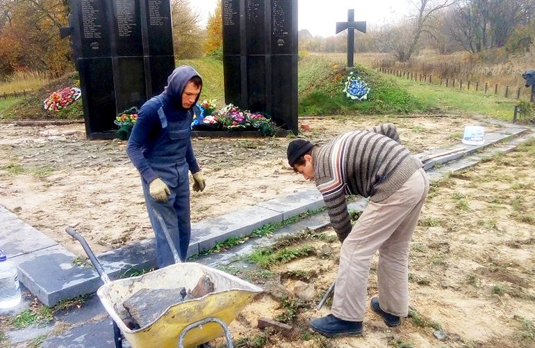 На Житомирщине приступили к реставрации мемориала Героям Базара