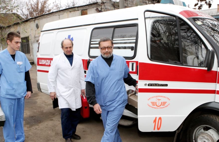 В сервисном центре «Житомиргаз» мужчина потерял сознание. Пока ехала «скорая», он скончался