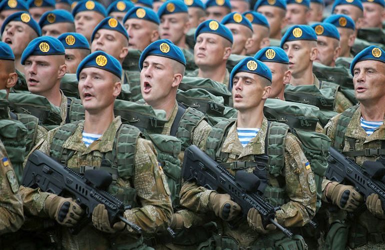 Украинские десантники сменят голубые береты на темно-бордовые