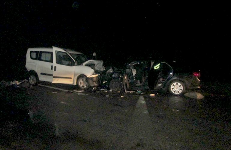Смертельное столкновение авто на Житомирщине: двое погибли, еще шестеро человек в больнице. ФОТО