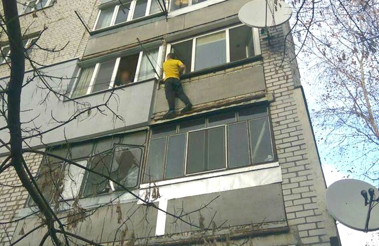 В Житомире в квартире мужчины, который хотел прыгнуть с третьего этажа, нашли краденные велосипеды