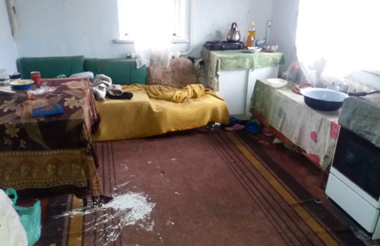 В Житомирской области мать закрыла троих детей в холодном доме на несколько дней. ФОТО