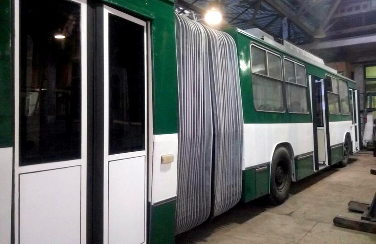 Новогодний подарок от ТТУ: в Житомире капитально отремонтировали 2 троллейбуса. ФОТО