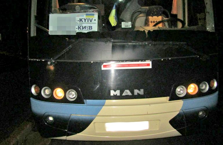 Пьяный парень угрожал взорвать гранатой пассажиров рейсового автобуса в Житомирской области. ФОТО