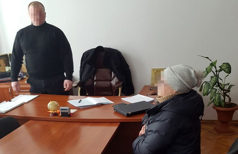 Гражданка России в Житомире пыталась подкупить замначальника полиции тысячей гривен
