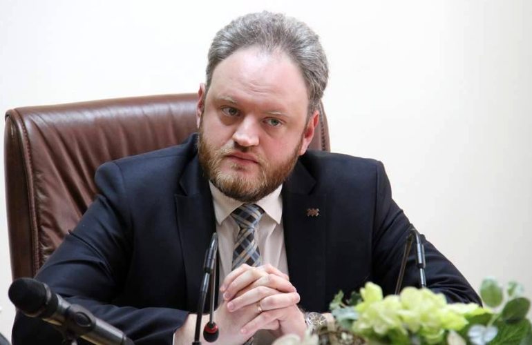 «Я возвращаюсь домой!». Заместитель мэра Житомира Матвей Хренов написал заявление на увольнение