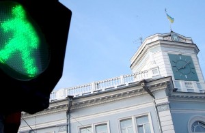  Сильный мороз остановил часы на здании Житомирского горсовета 