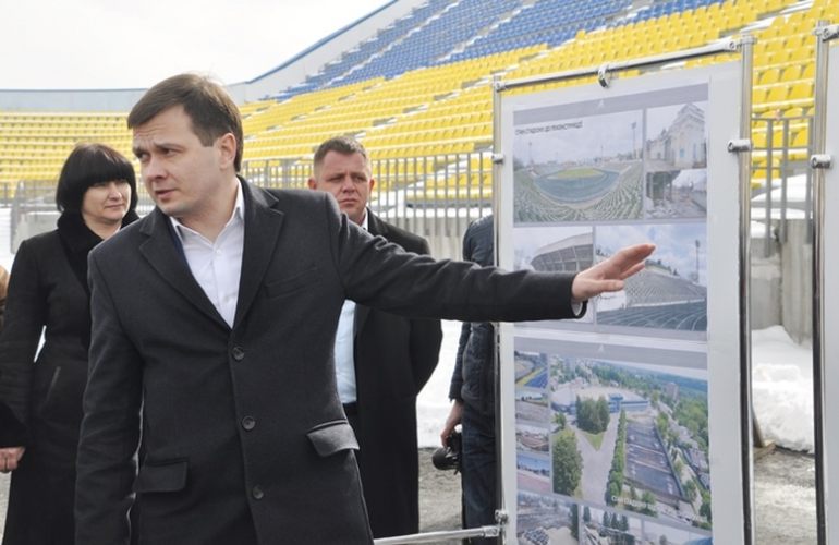 Комитет ВР по вопросам бюджета осмотрел ход реконструкции стадиона «Полесье» в Житомире. ФОТО