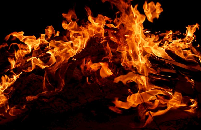 Избили и сожгли заживо: на Житомирщине произошло жуткое убийство мужчины