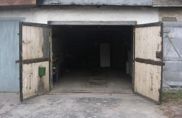 В Житомире 34-летний мужчина обокрал гараж своей сестры