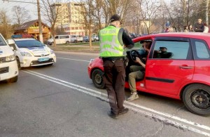 В Житомире на пешеходном переходе автомобиль сбил ребенка. ФОТО