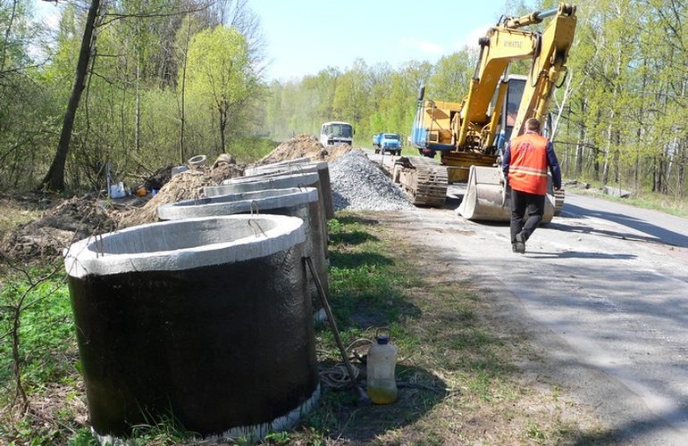 Дорожники продолжают капитальный ремонт трассы Р-49 в Житомирской области. ФОТО
