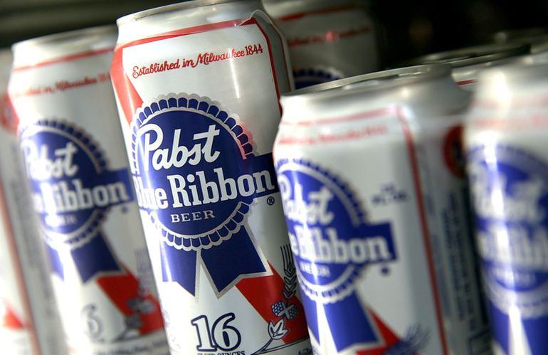 В Житомирской области начали производство легендарного американского пива «Pabst Blue Ribbon»