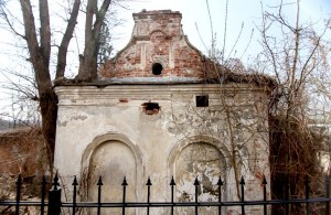 «Достопримечательность». Старинная часовня Святого Николая в Житомире доживает свою жизнь. ФОТО