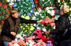  Экологи бьют тревогу: «Не приносите на кладбища искусственные венки и цветы!» 