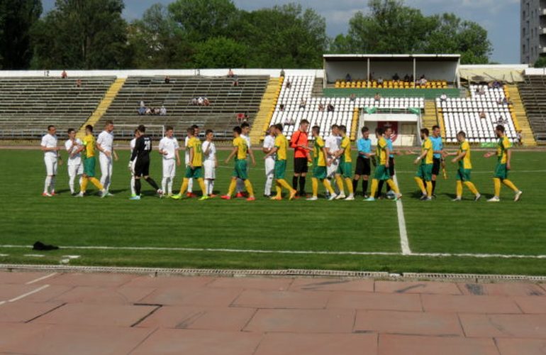 ФК «Полісся» поступився в принциповому матчі, граючи у більшості. ВІДЕО