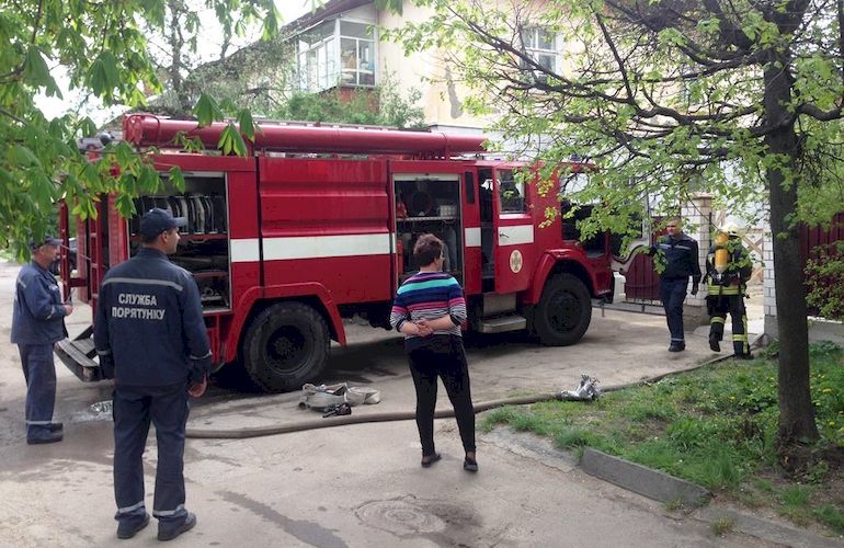 В Житомире из горящей квартиры спасли 60-летнего мужчину