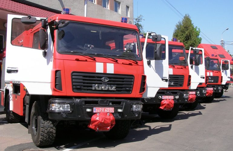 Житомирские спасатели получили современную пожарную технику. ФОТО