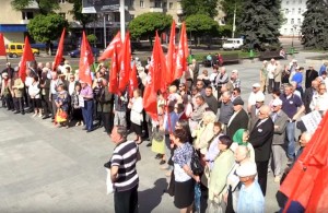 Националисты пытались помешать сторонникам Компартии провести митинг в центре Житомира. ФОТО